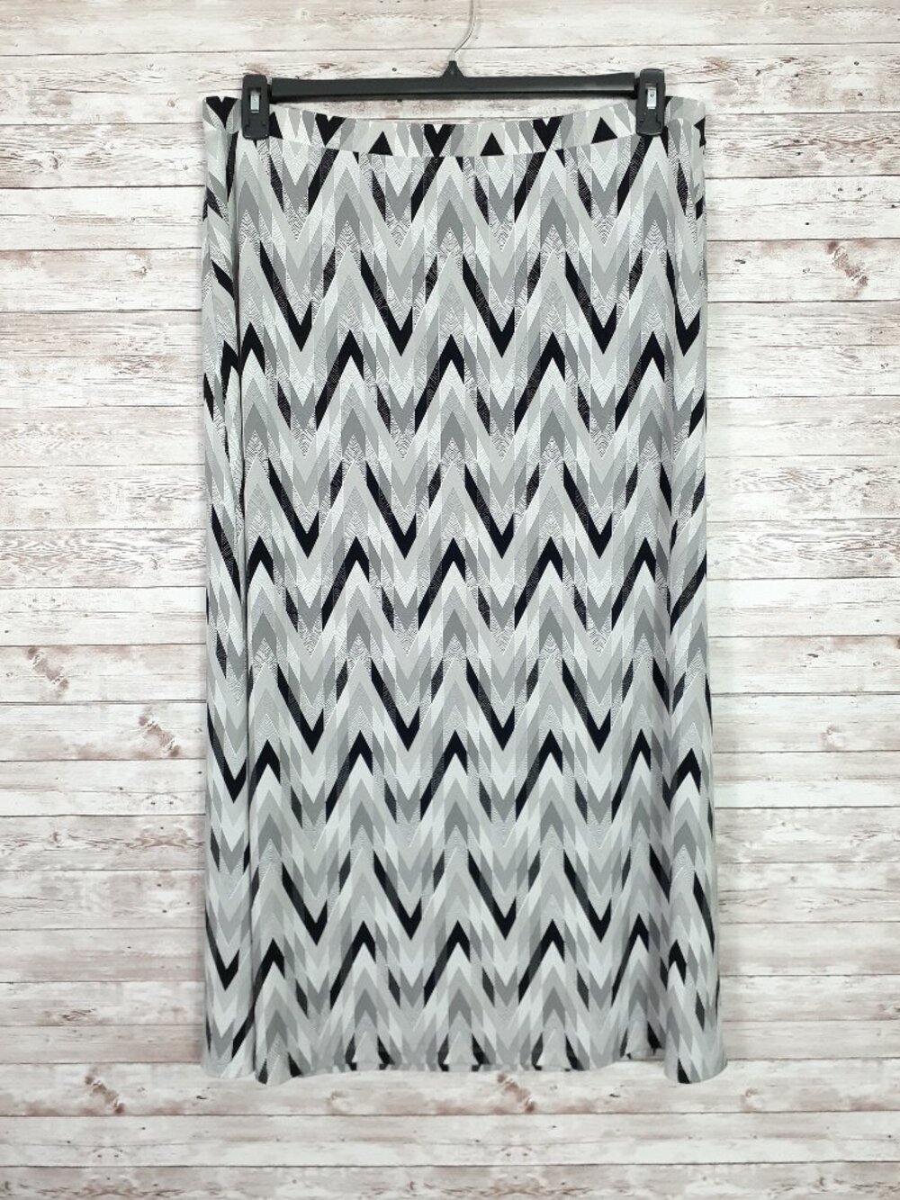Easywear by Chicos Chevron Stripe Maxi Skirt Size 3 XL Black Gray 867A